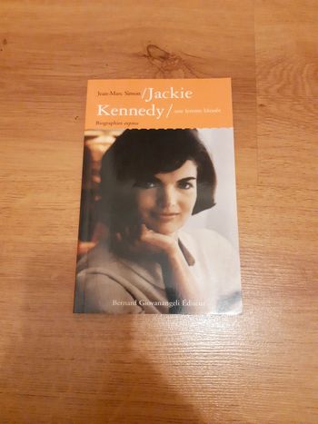 Livre Jackie Kennedy une femme blessée