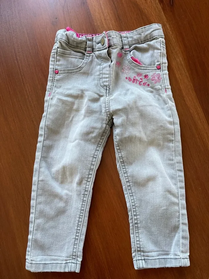 Lot de 5 jeans taille 18 mois très bon état - photo numéro 5