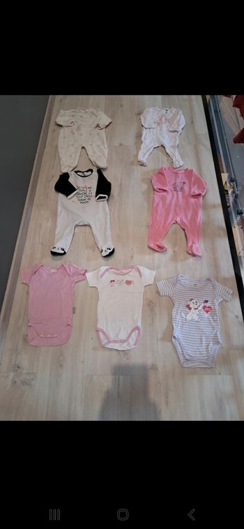 Lot de pyjamas et bodies fille 6mois