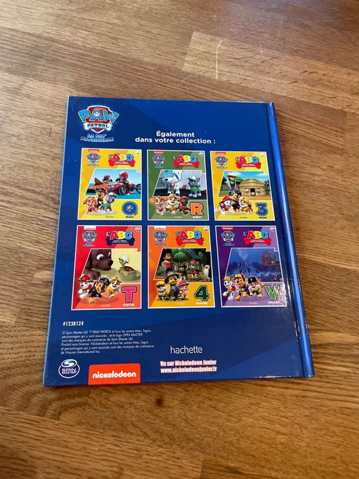 Livre La Pat Patrouille Paw Patrol L’ABC lettres chiffres formes et couleurs La lettre S Numéro 22 - photo numéro 3