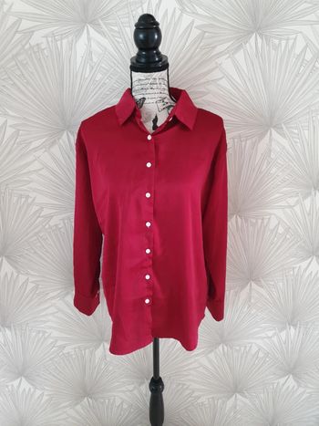 Jolie chemise bordeaux taille 40