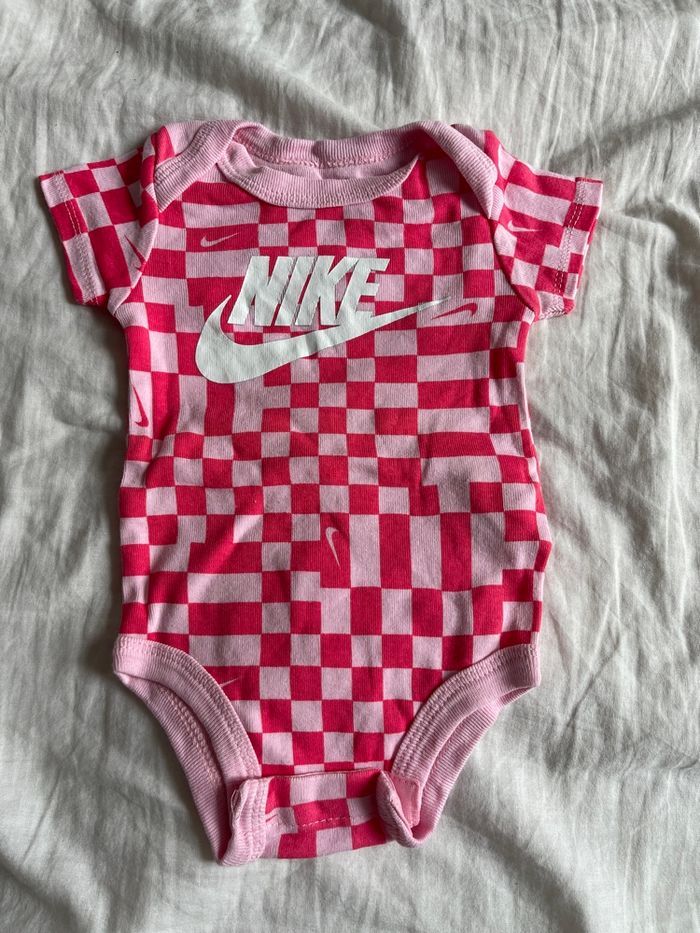 Body Nike 0-6 mois