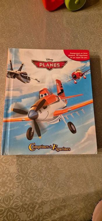 Livre comptines et figurines planes