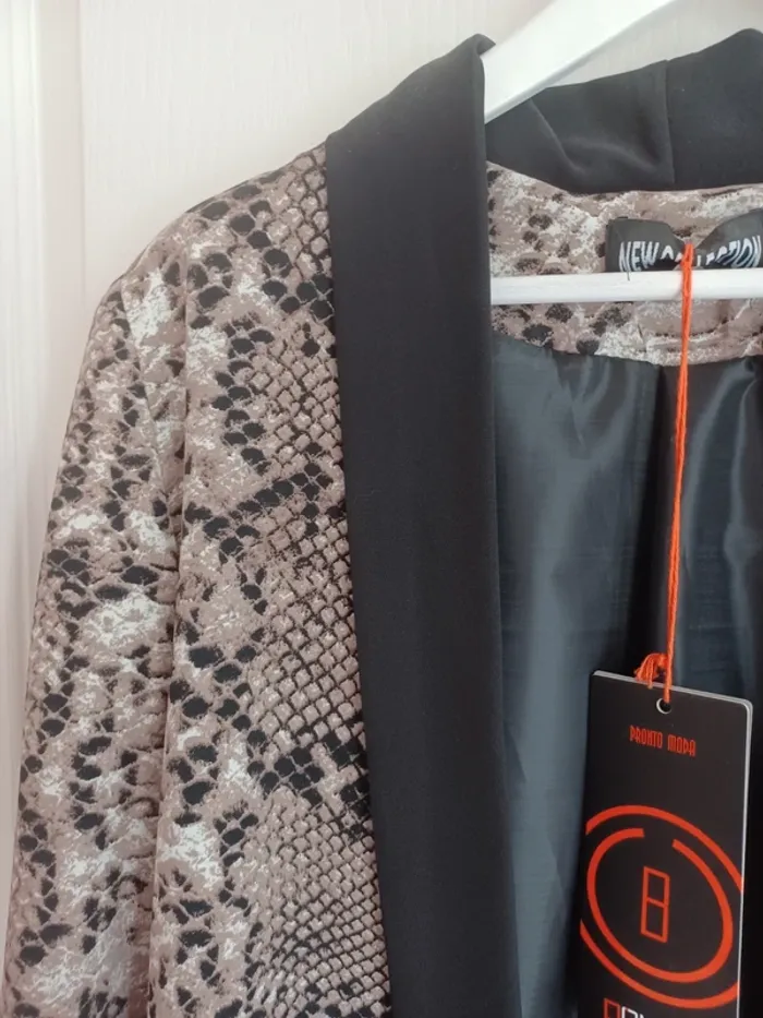Blazer imprimé serpent -Neuf avec étiquettes - Taille M - photo numéro 2