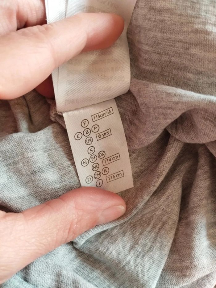 Tee-shirt gris – Vertbaudet – 6 ans - TBE - photo numéro 7