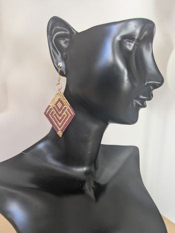 Boucles d'oreilles pendantes / losange / prune et doré / tissage /  miyuki