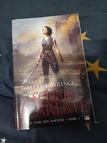 Livre (193) _ Sœur écarlate 