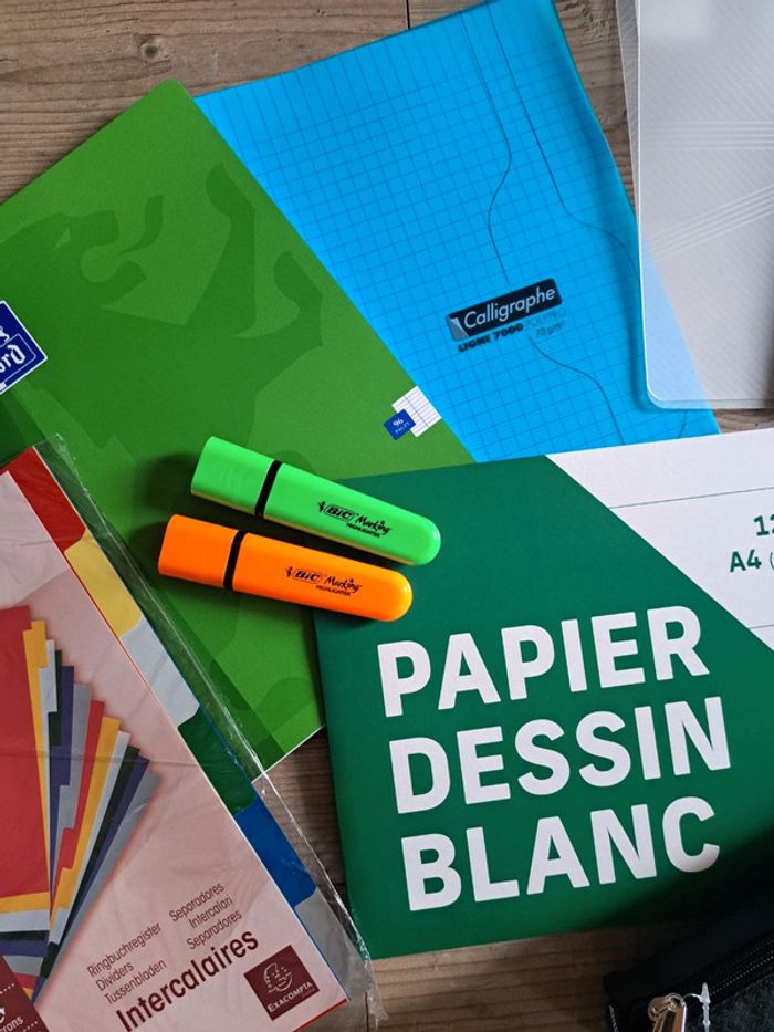 Ensemble de fournitures scolaires. Neuf. - photo numéro 3
