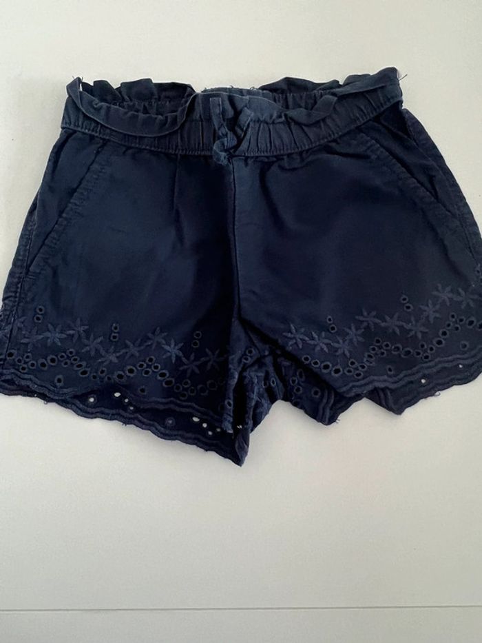Short chic C&A taille 98cm