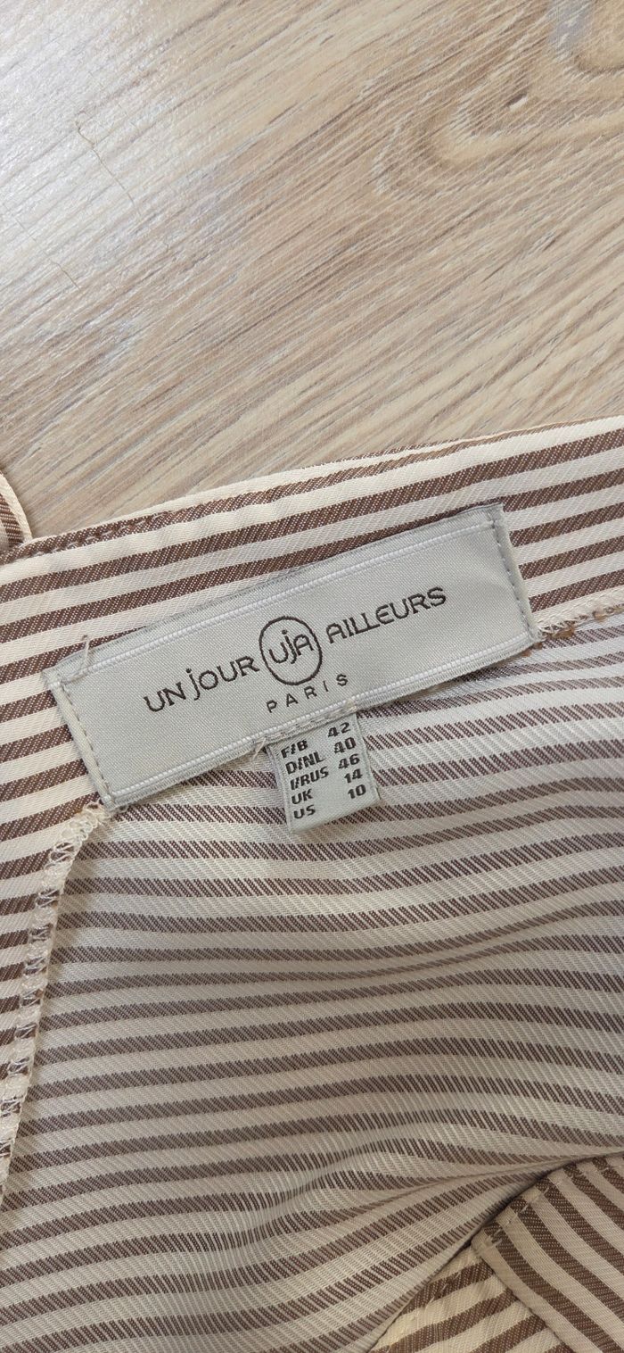 Robe Un jour Ailleurs taille 42 beige et blanche en très bon état - photo numéro 6