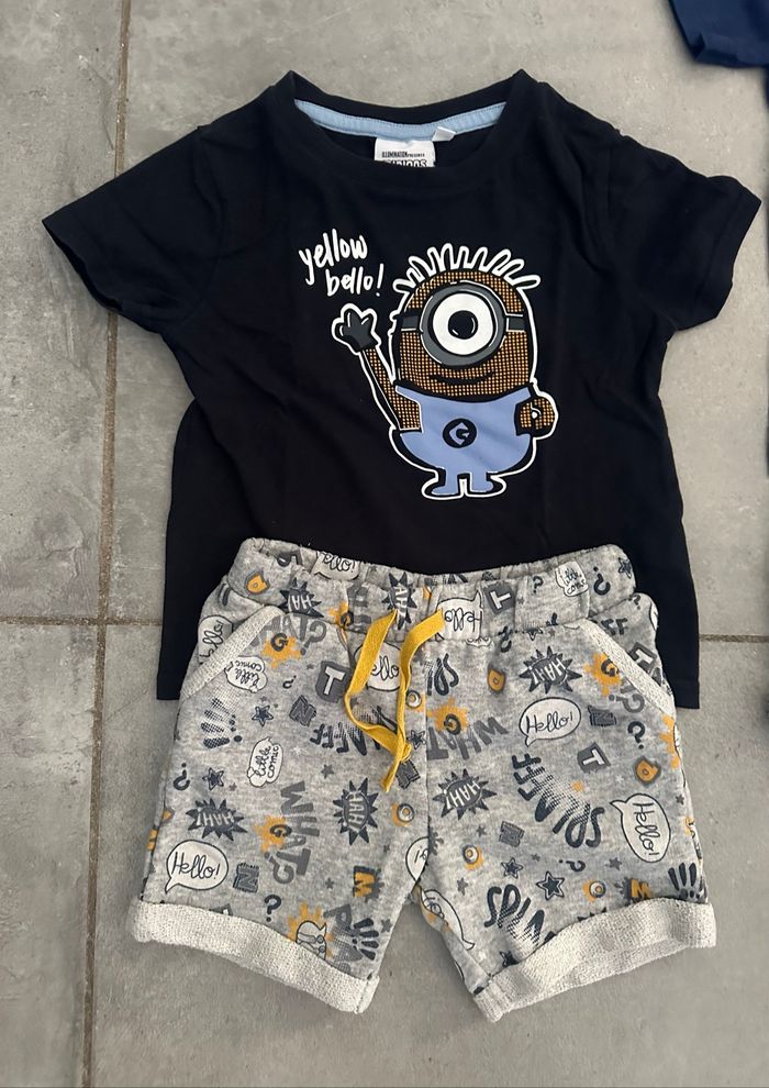 Lot de deux ensembles short et T-shirt taille trois ans, les Minions orchestra gap - photo numéro 2