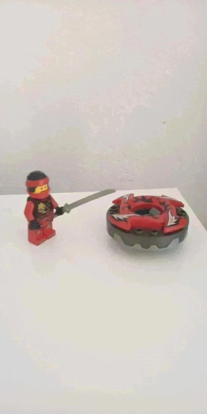 Lego figurine Ninjago avec toupie Lego - photo numéro 2
