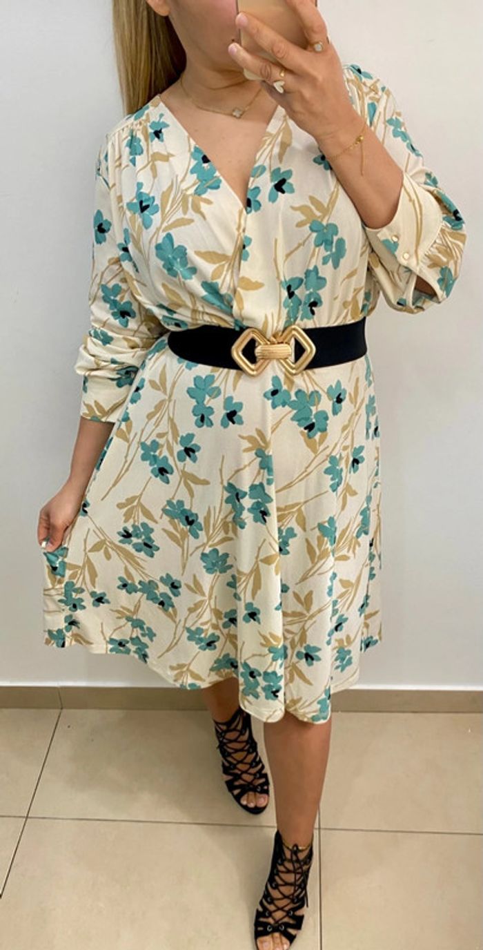 Jolie Robe Croisée Devant Imprimée Fleurs Taille L Et Plus - photo numéro 2