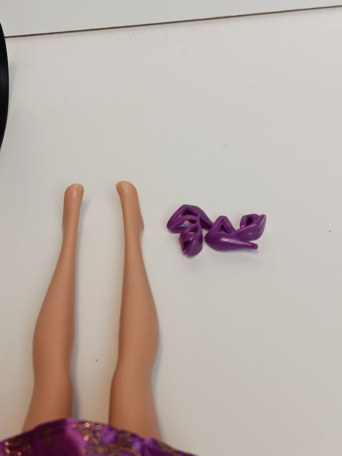 Poupée mattel barbie tenue total mauve
Poupée et ensemble compris - photo numéro 8