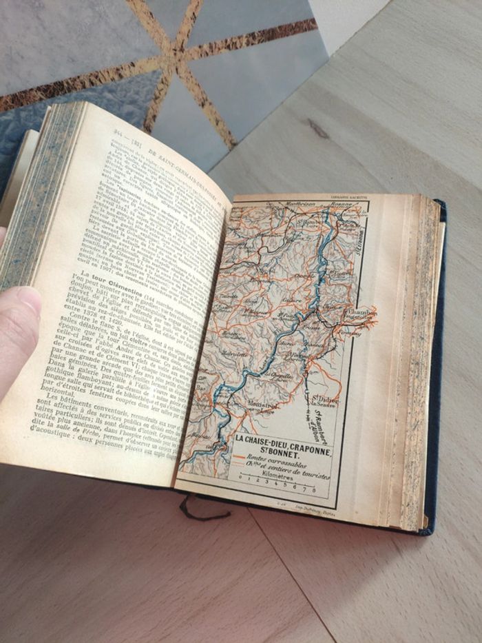 Guide bleu Hachette Auvergne et Centre chemin de fer et route 1924 - photo numéro 13