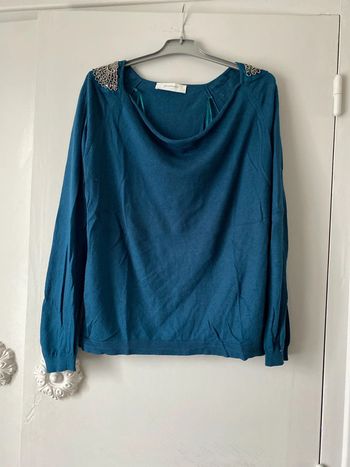 Pull épaulettes strass