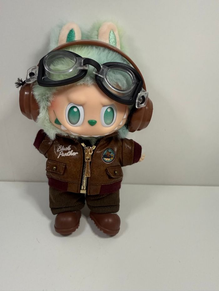 Big into Energy aviateur