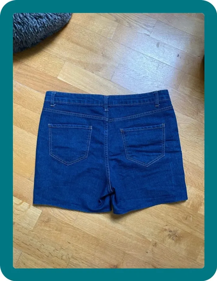 Jeans coupé en short, taille 42 - photo numéro 3