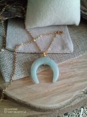 Collier pendentif lune en pierre naturelle d'amazonite