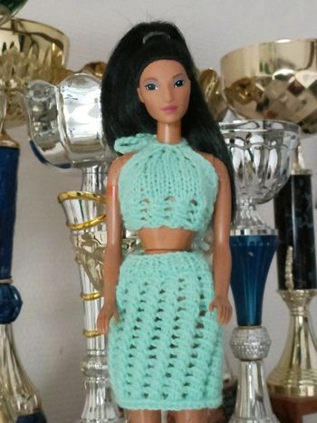 Tenue bleue pour poupée barbie