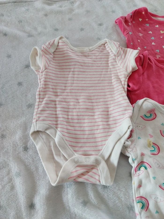 Lot 7 bodies manches courtes 0-3 mois - photo numéro 4