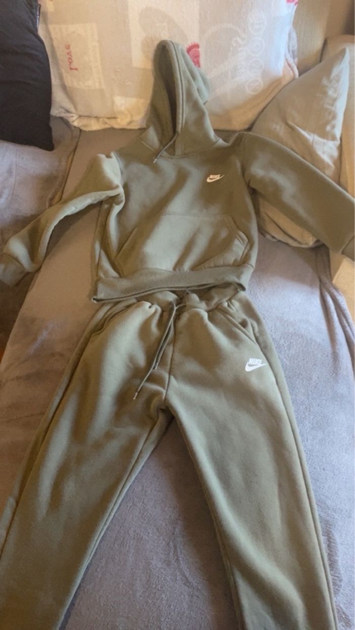 Ensemble Nike 12 ans kaki - photo numéro 2