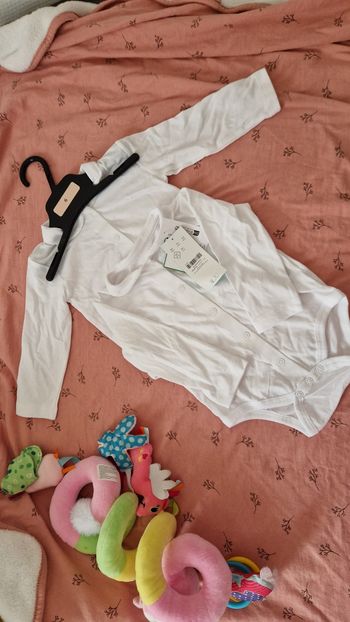 Lot de 2 Bodies blancs manches longues Bébé 6 mois NEUF