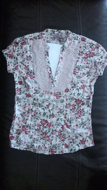 Haut type chemisier avec beau décolleté en V , taille 40, tons rose-beige