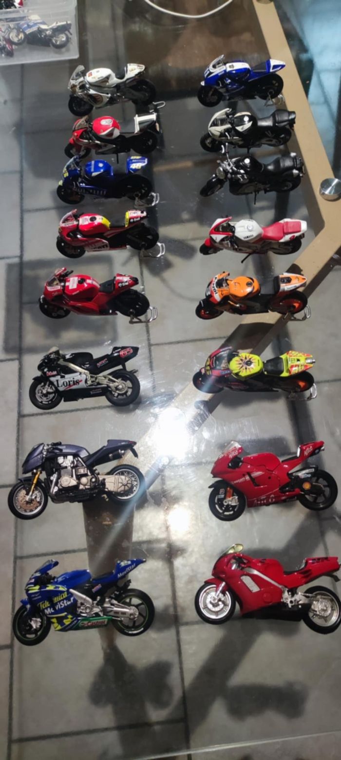 16 moto miniatures - photo numéro 2