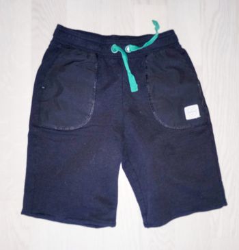 Short en sweat noir Domyos 
T. 8 ans