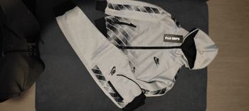 Vend survêtement taille 6 ans à 25 €