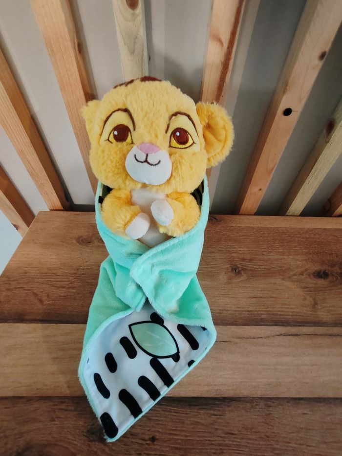 Doudou roi lion simba couffin