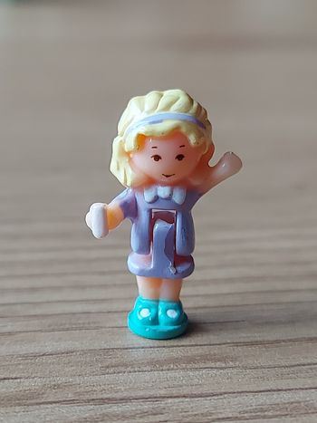 Polly pocket figurine