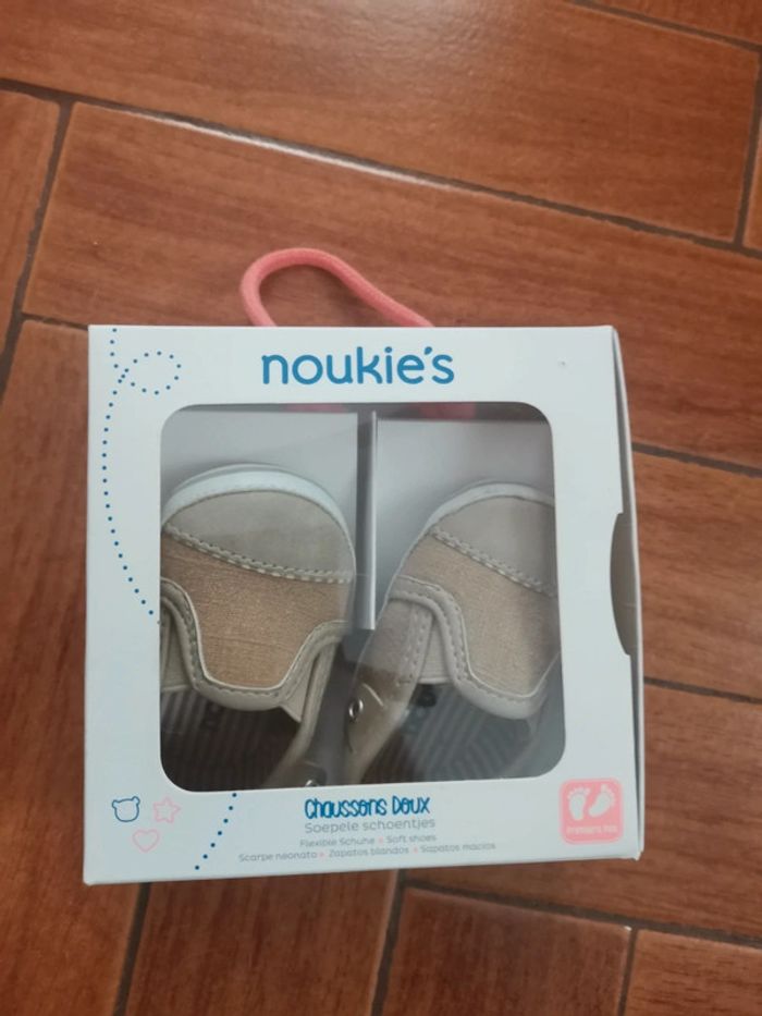 Petits chaussons / petites chaussures noukies jamais portées - photo numéro 4