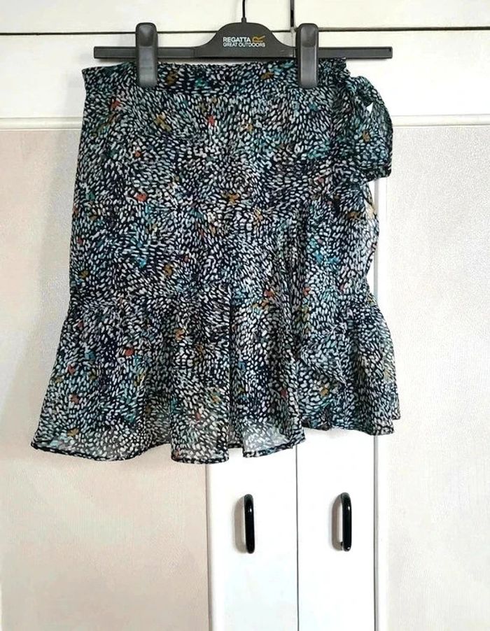 Jupe doublée fleurie Naf Naf Taille 34 - photo numéro 4