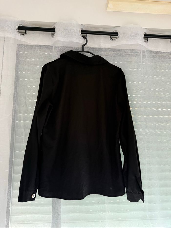 Chemise noire Shein avec boutons et fermeture dorés - Taille M - photo numéro 2