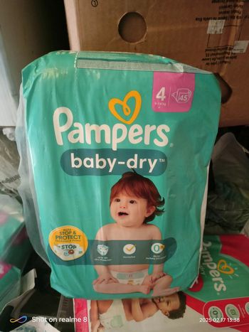 180 couche  baby dry taille 4