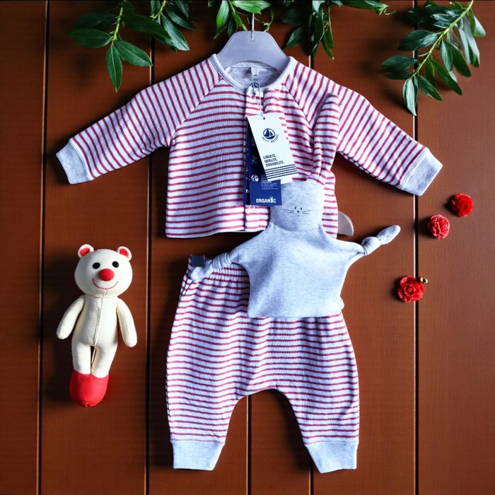 PETIT BATEAU - NEW - ENSEMBLE 3P BÉBÉ STYLE MARIN - VESTE, PANTALON & DOUDOU 3M