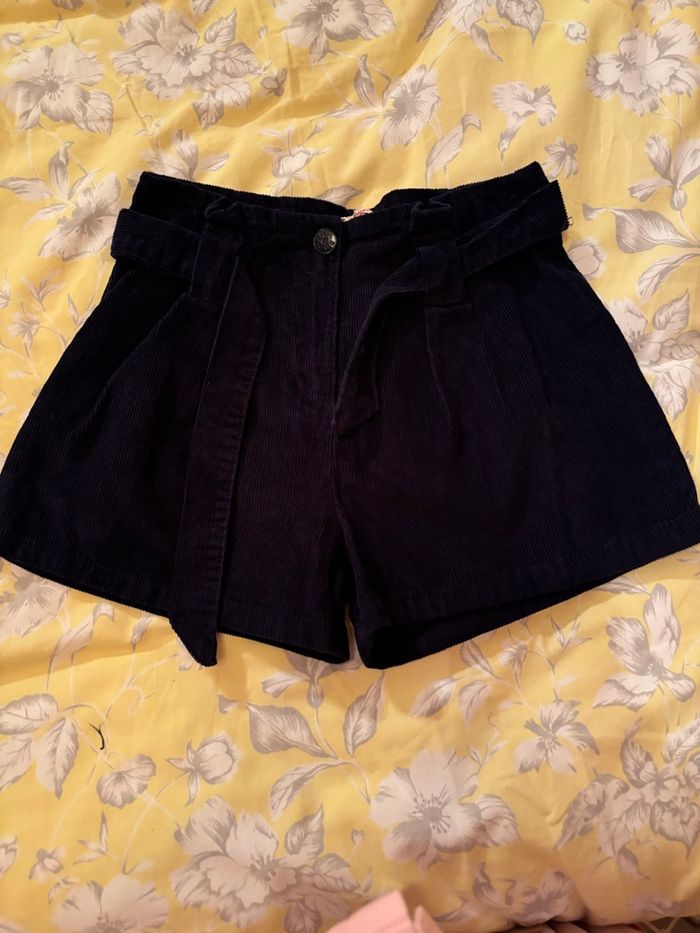 Short avec ceinture dpam 8 ans très bon état