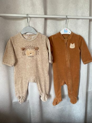 2 pyjamas parfait état 3 mois kiabi