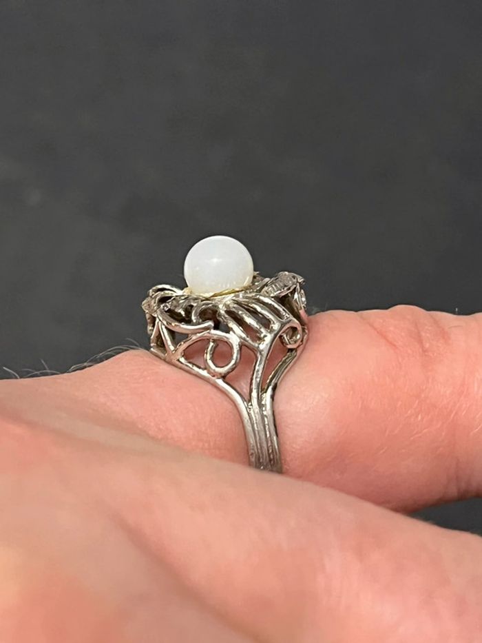 Jolie bague en argent massif ciselé avec pierre blanche T. 54 femme TBE