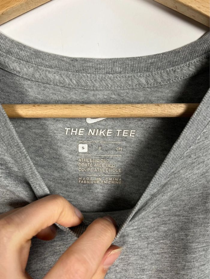 T-shirt de sport gris Nike - photo numéro 2