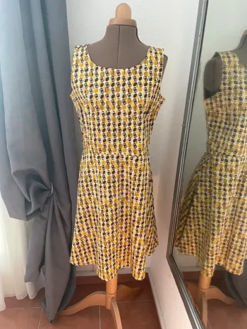 Petit robe jaune coupe princesse