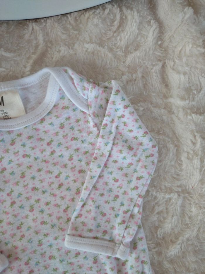 Body manches longues Fille 1/2 mois Fleurs H&M 100% coton - photo numéro 4