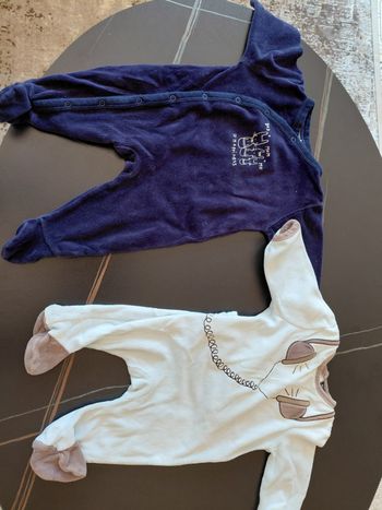 2 pyjamas bon etat velours