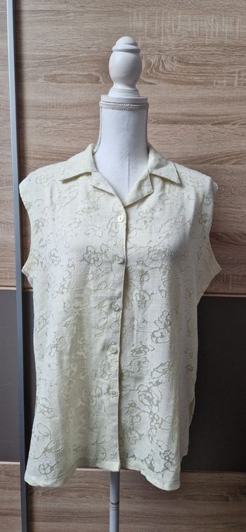 Chemise sans manches.