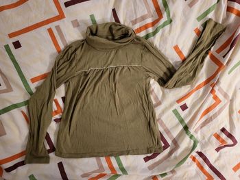 Sous-pull kaki 8 ans