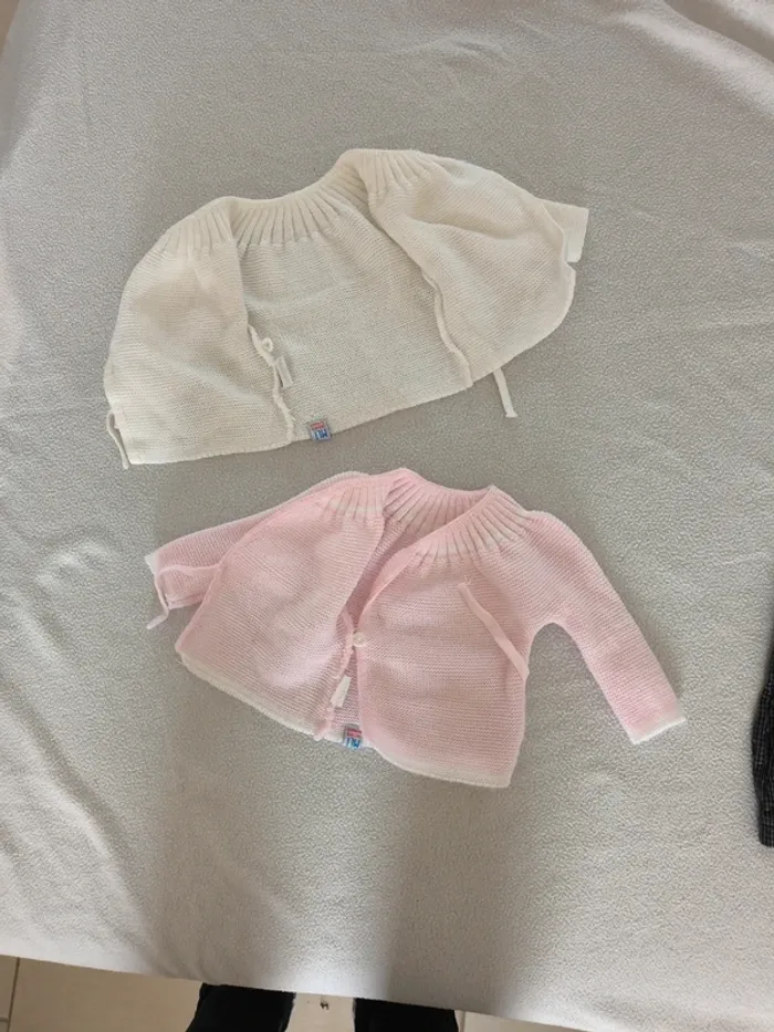 Lot dors bien, brassières et pantalon jusqu'à 1 mois - photo numéro 5