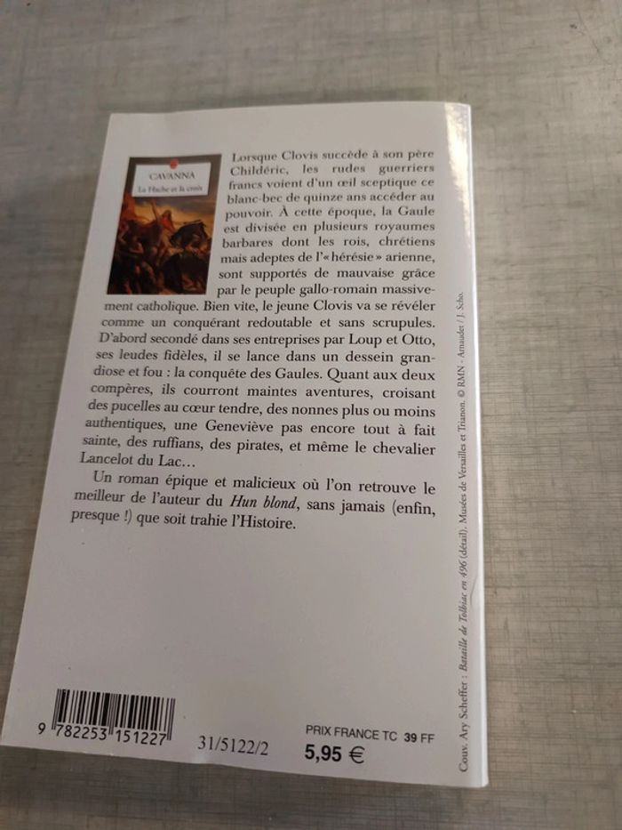 Livre la hache et la croix - photo numéro 2