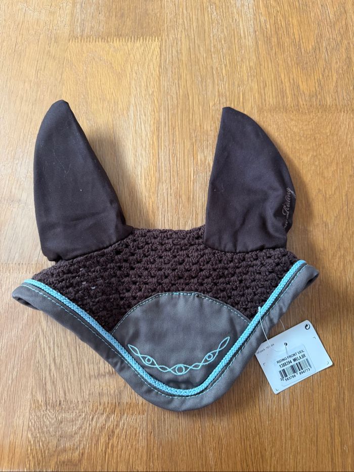 Bonnet d’équitation marron et bleu ciel fouganza cheval